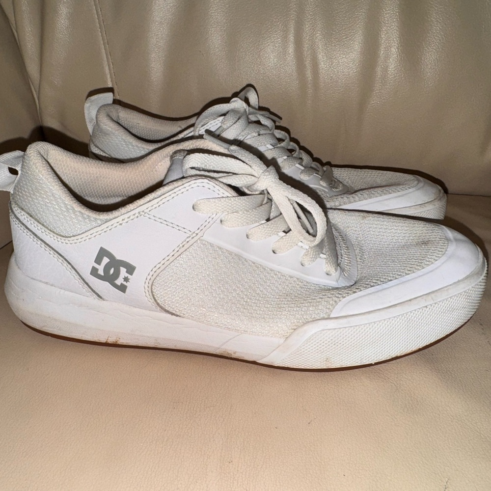 DC White Shoes men’s size 7